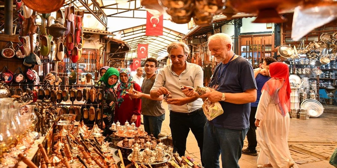 Yerli turistlerin hediye harcaması rekor kırdı
