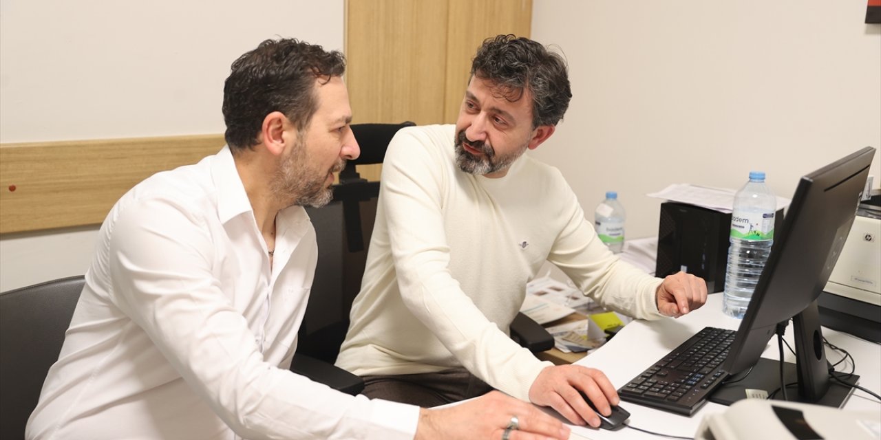 Beyin cerrahı kardeşler 15 yıldır aynı hastanede omuz omuza görev yapıyor