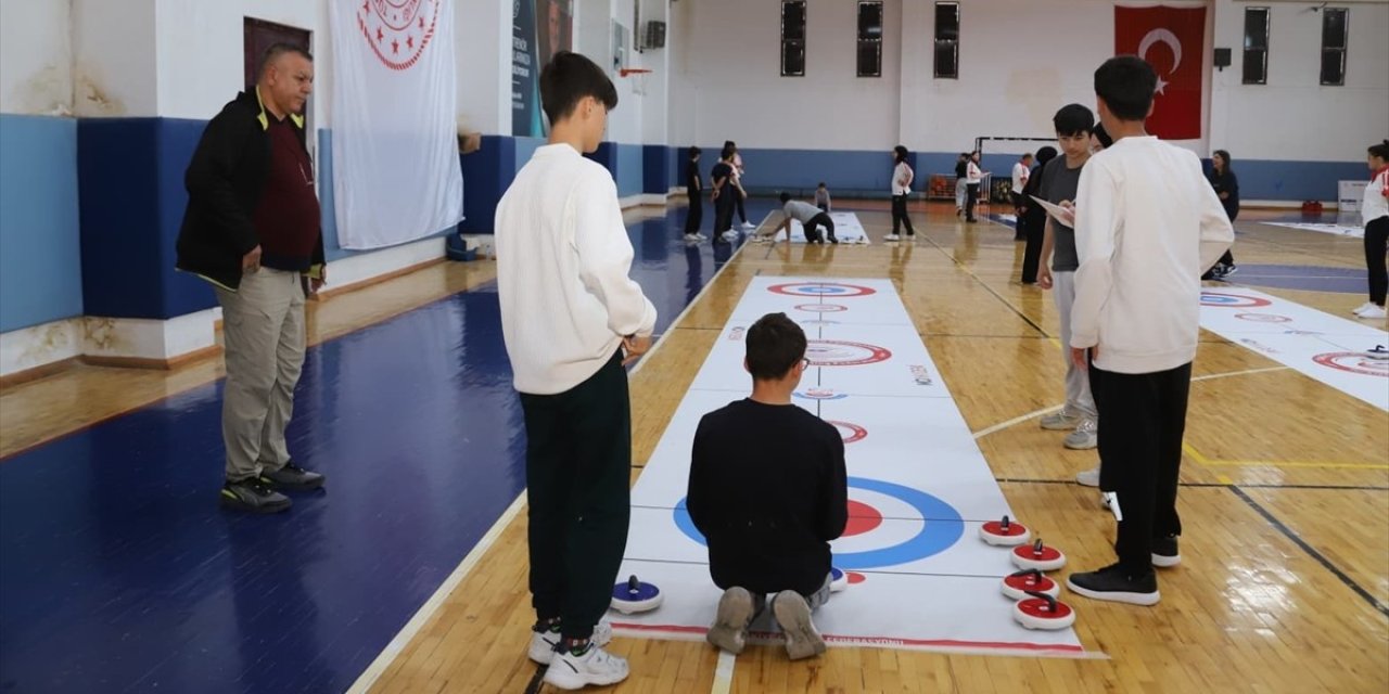 Konya'da curling müsabakası düzenlendi