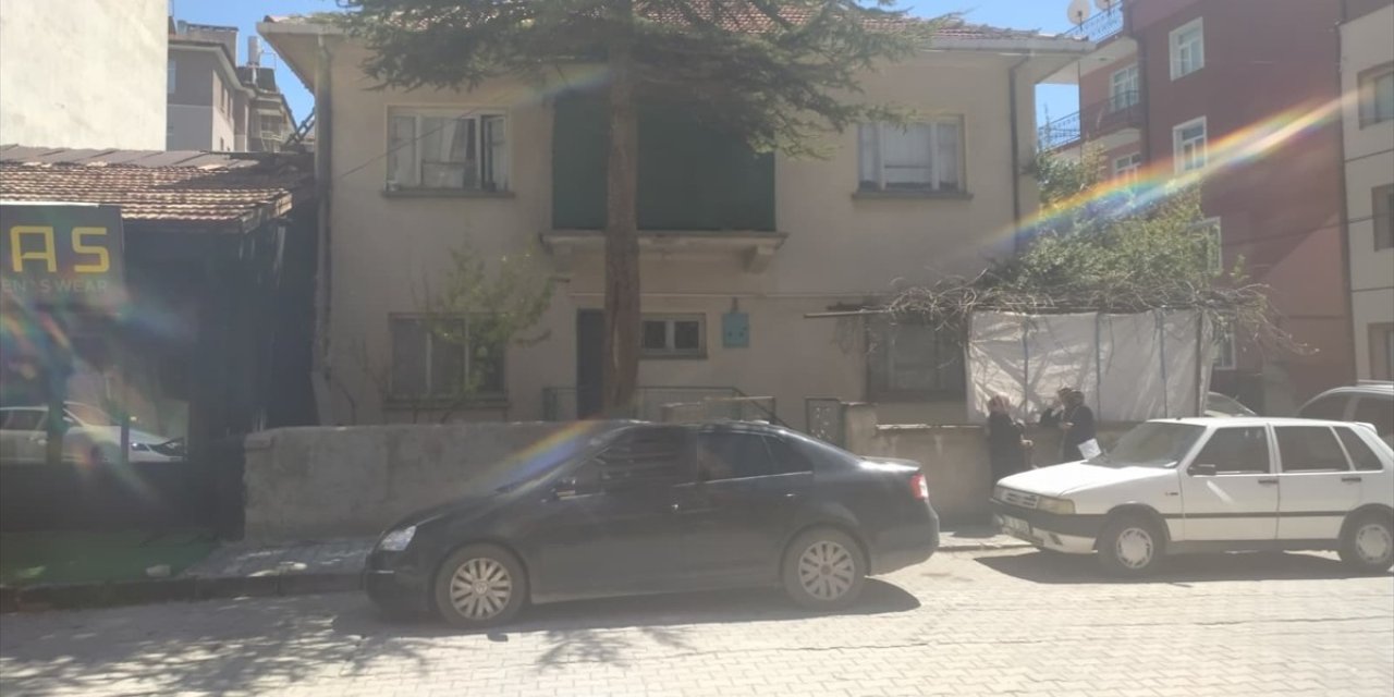 Konya'da pencereden düşen çocuk yaralandı