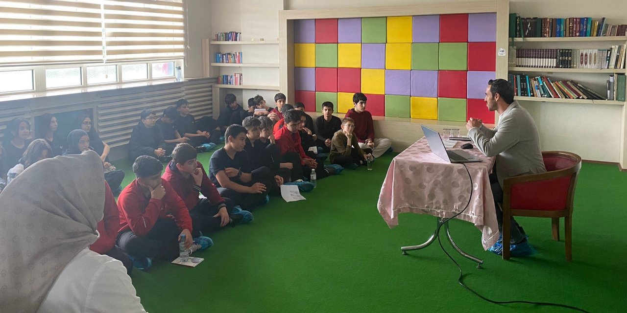 Özel Gençlik'ten 'Gençlik Söyleşileri'