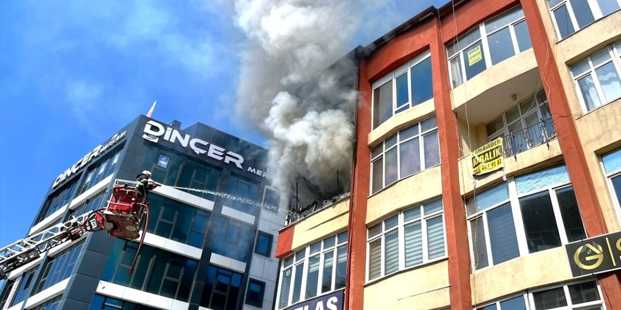 İş merkezinde yangın paniği!