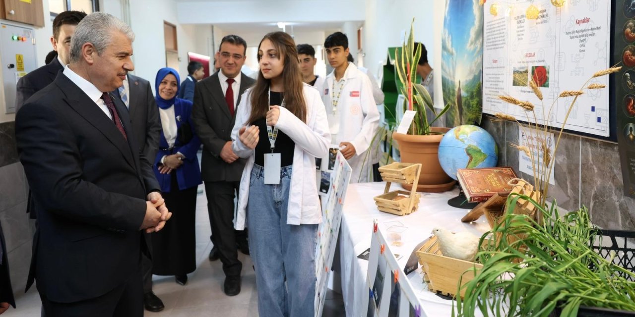 Vali Akın'dan Bilim Fuarı’na ziyaret