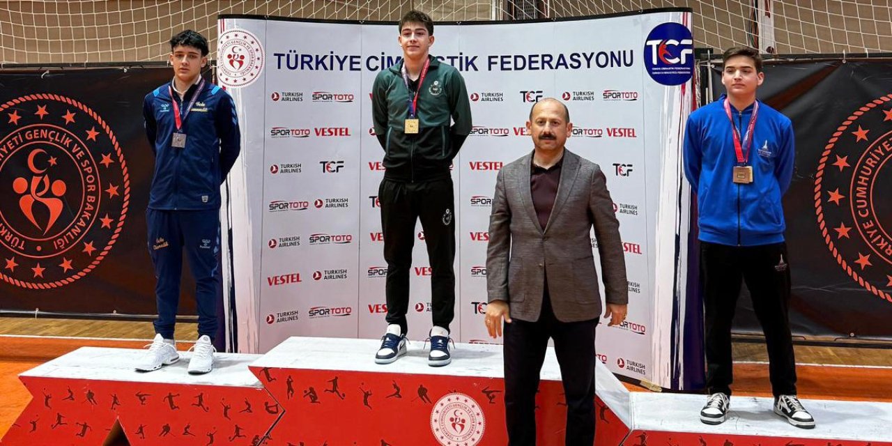 Karataylı Emirhan Danış’dan altın madalya