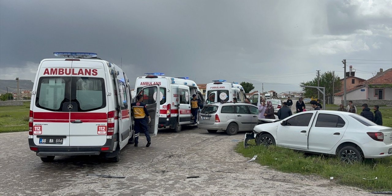 Aksaray'da trafik kazasında 4'ü çocuk 7 kişi yaralandı