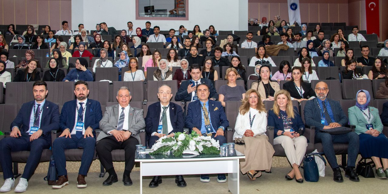 Selçuk'ta eczacılığın geleceği konuşuldu