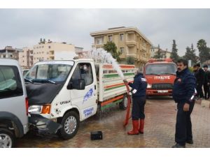 Yer Verilmeyen Pazarcı, Belediye Önünde Aracını Yakmak İstedi