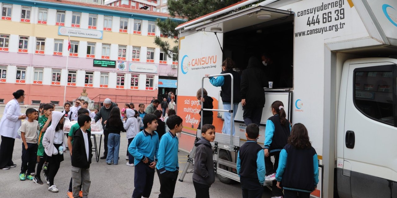Cansuyu'ndan Konya’da 40 bin öğrenciye ikram