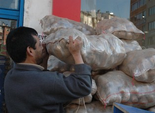 Stokçular iş başında