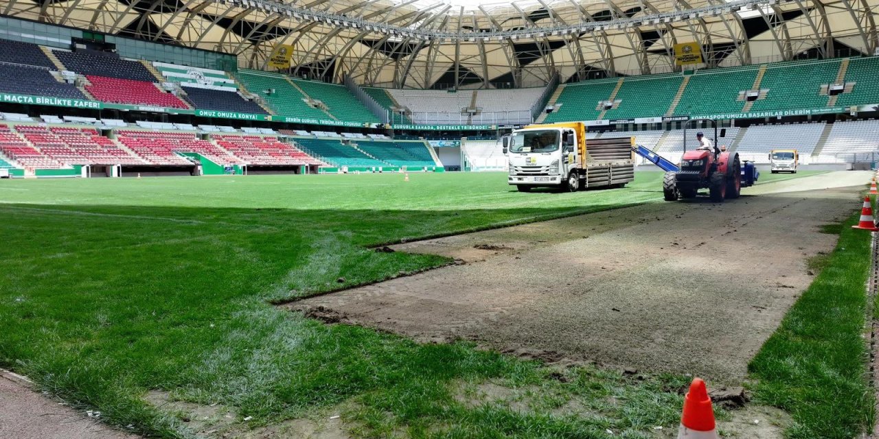 Konya Büyükşehir Stadyumu’nda zemin yenileniyor