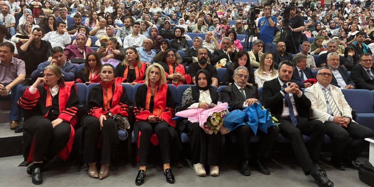 Selçuk İletişim'de mezuniyet sevinci!