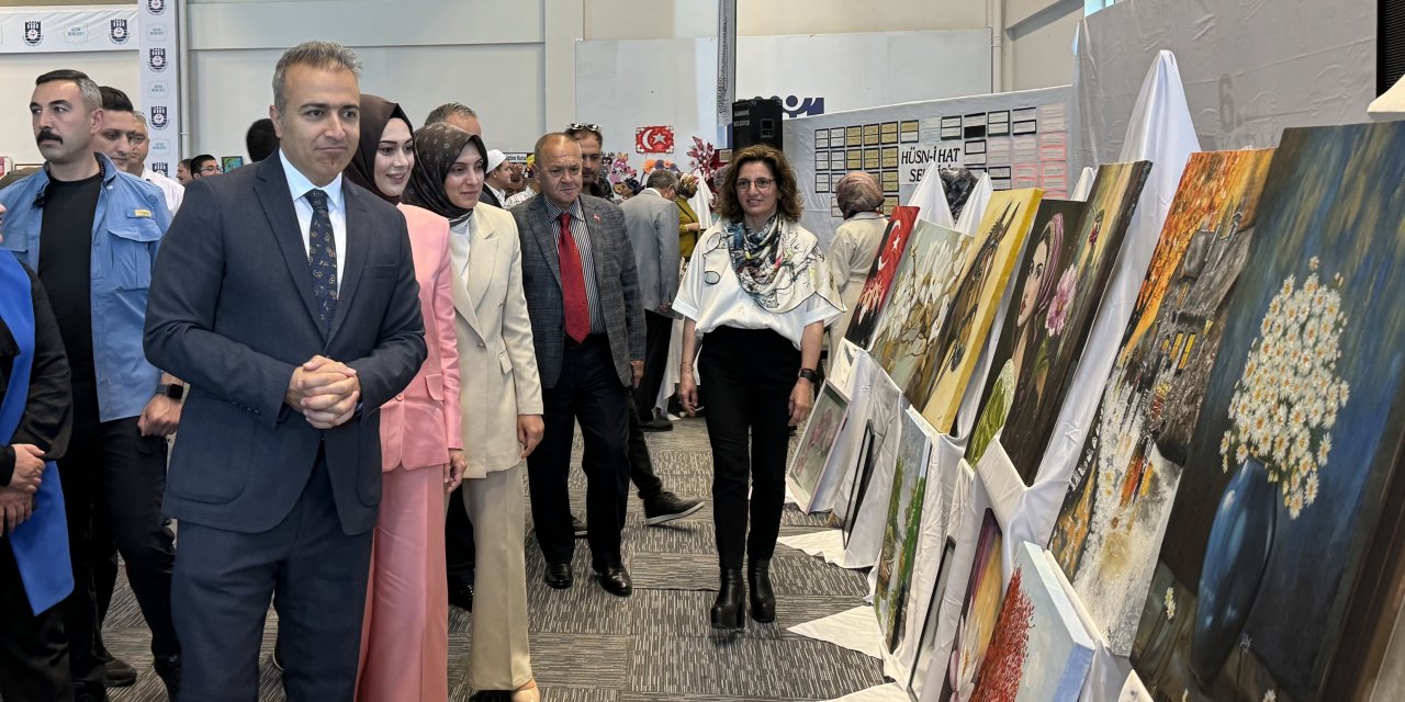 Hayat Boyu Öğrenme Haftası'nda sergi açıldı