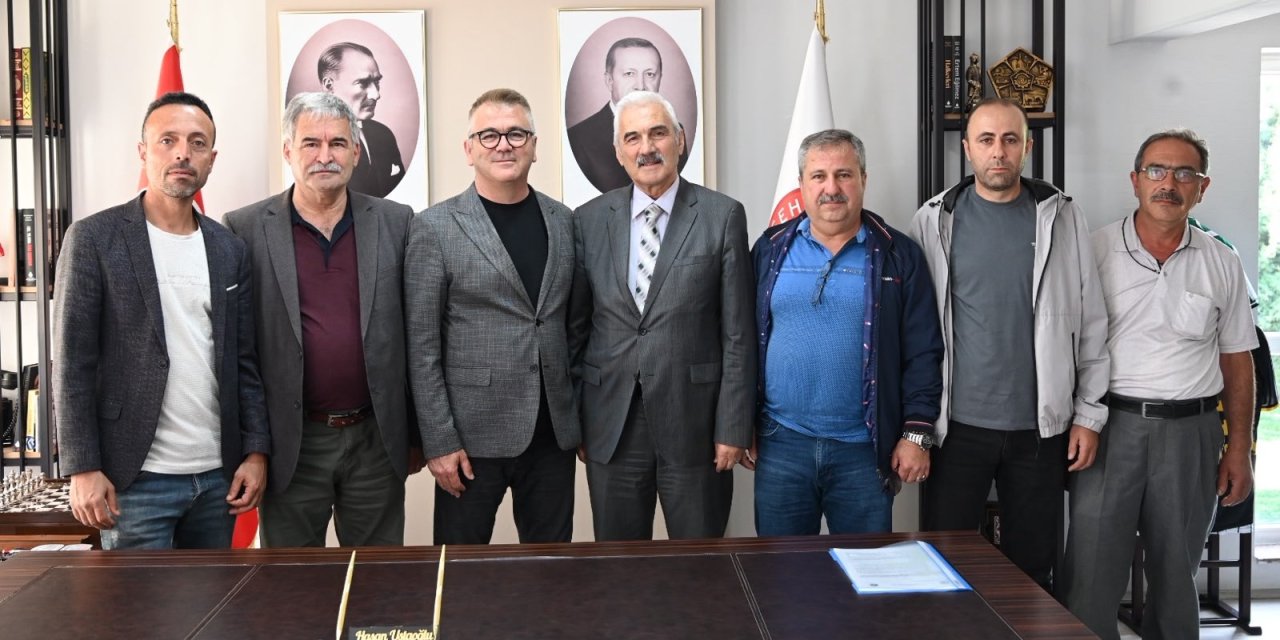 Ustaoğlu'ndan partilerin ilçe başkanları ile toplantı