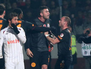 Burak Yılmaz çılgına döndü: İnsene aşağı