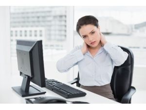 Boyun Ağrısı En Fazla Masa Başı Çalışanlarda Görülüyor