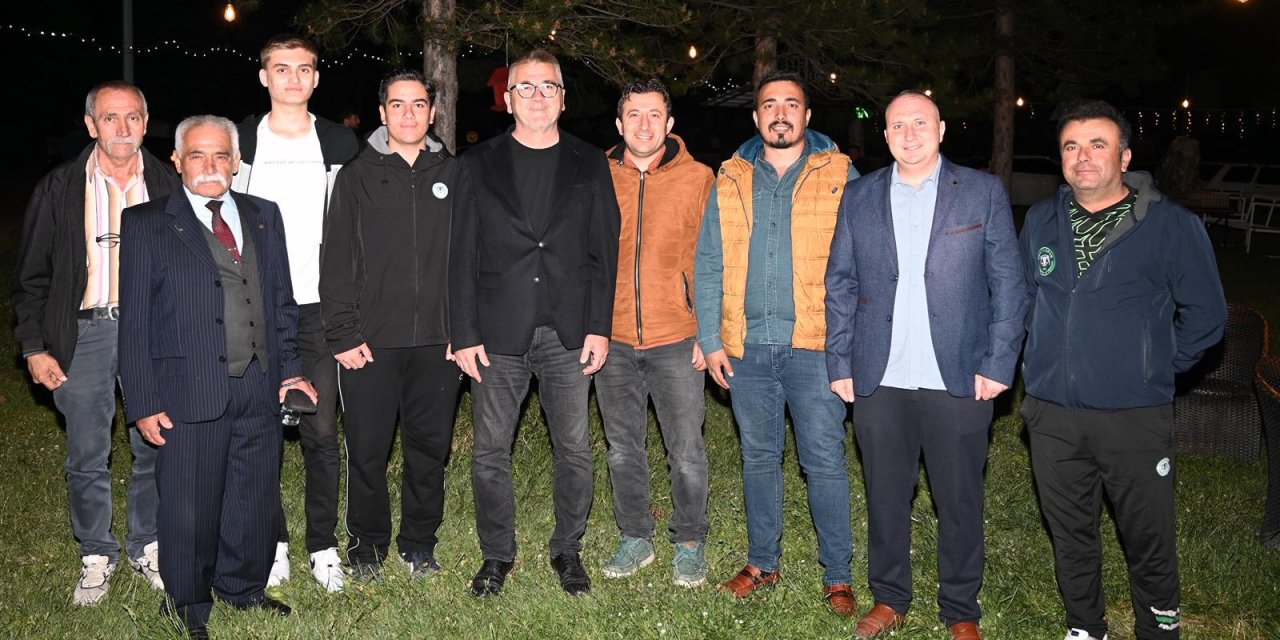 Ustaoğlu, mahallelilerin sorularını cevapladı