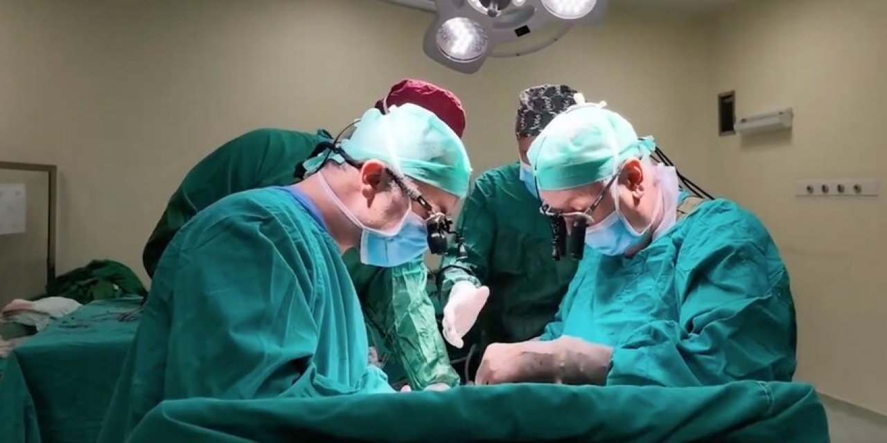 8'li çapraz karaciğer nakli yapıldı