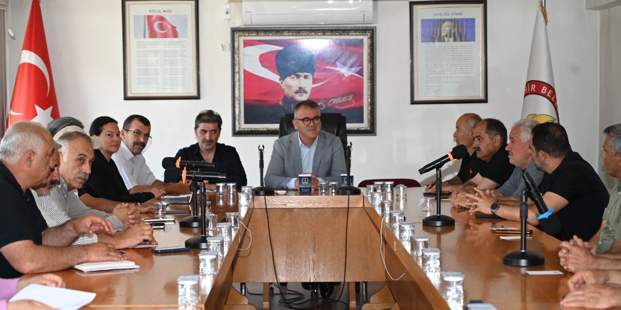 Ustaoğlu, muhtarlar ve kooperatif temsilcileriyle buluştu