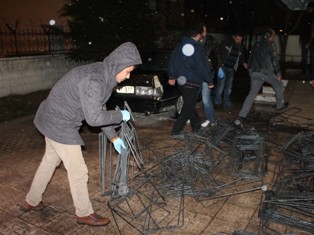 İnşaattan demir çalan hırsızlar yakalandı