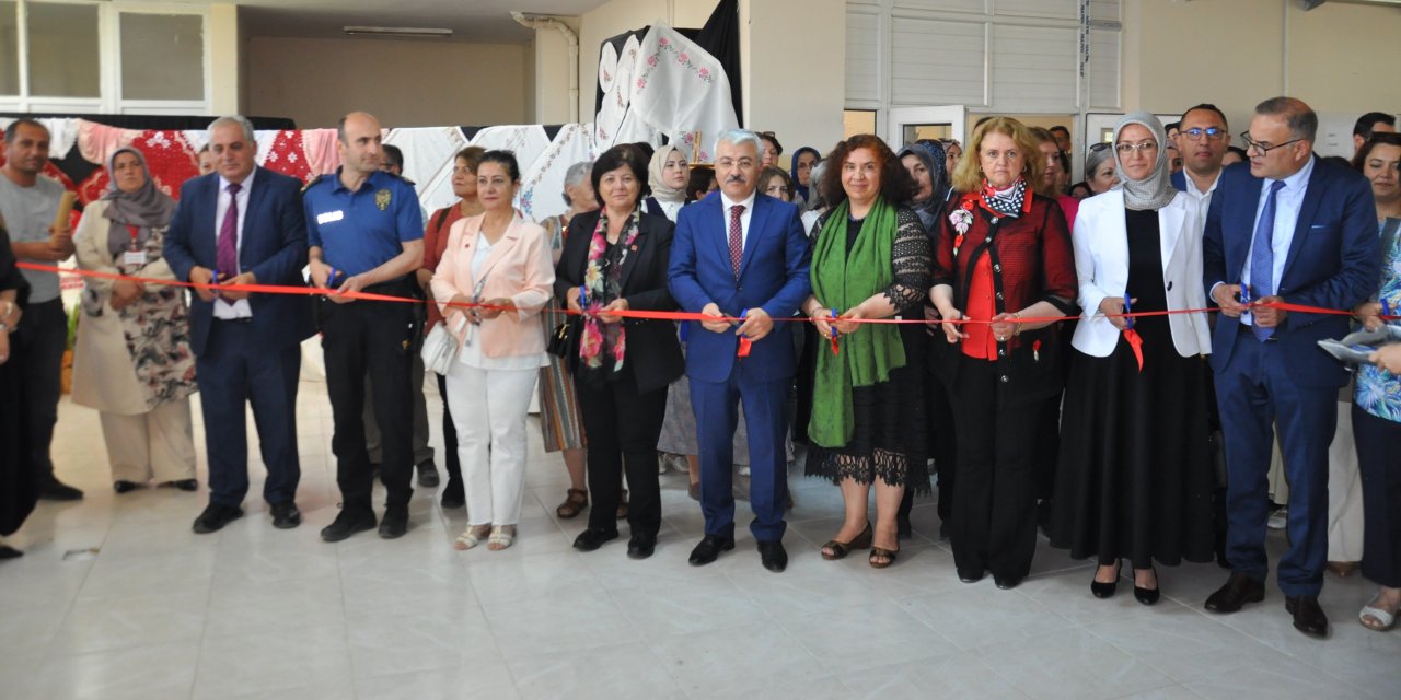 Konya'da yıl sonu sergisi açıldı