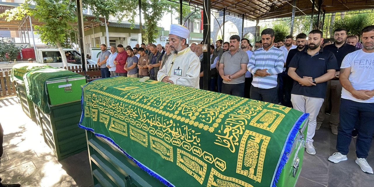 Kazada yaşamını yitiren 3 kardeş toprağa verildi