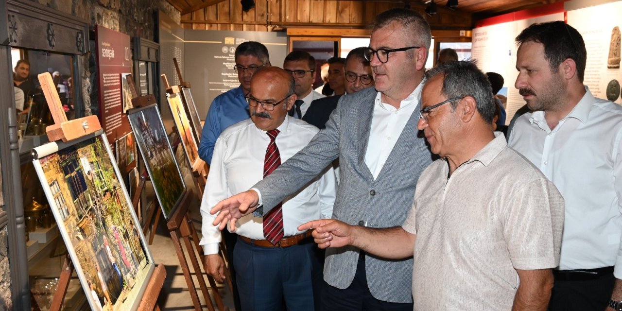 Ünal ilk kişisel sergisini açtı
