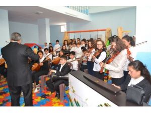 Öksüz, Yetim Öğrencilerden Oluşan Koro Konser Verdi
