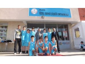 Basketbolda Sevgi Çiçeği Ortaokulu Şampiyon Oldu