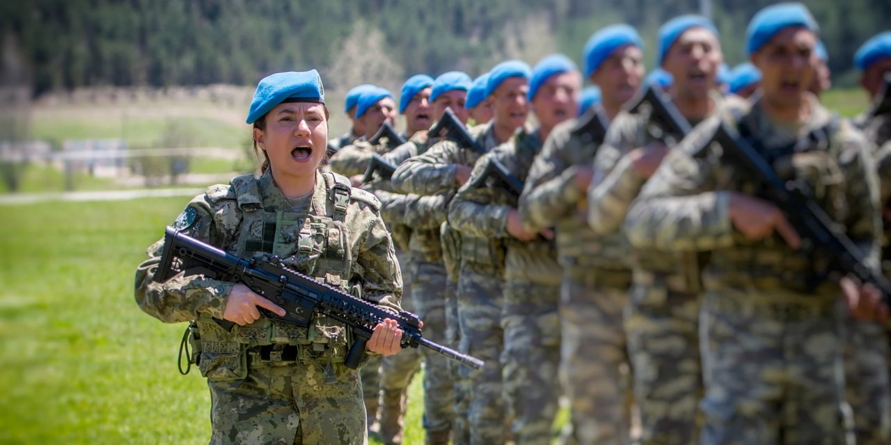 Meclise 'kadınlar da askere alınsın' başvurusu
