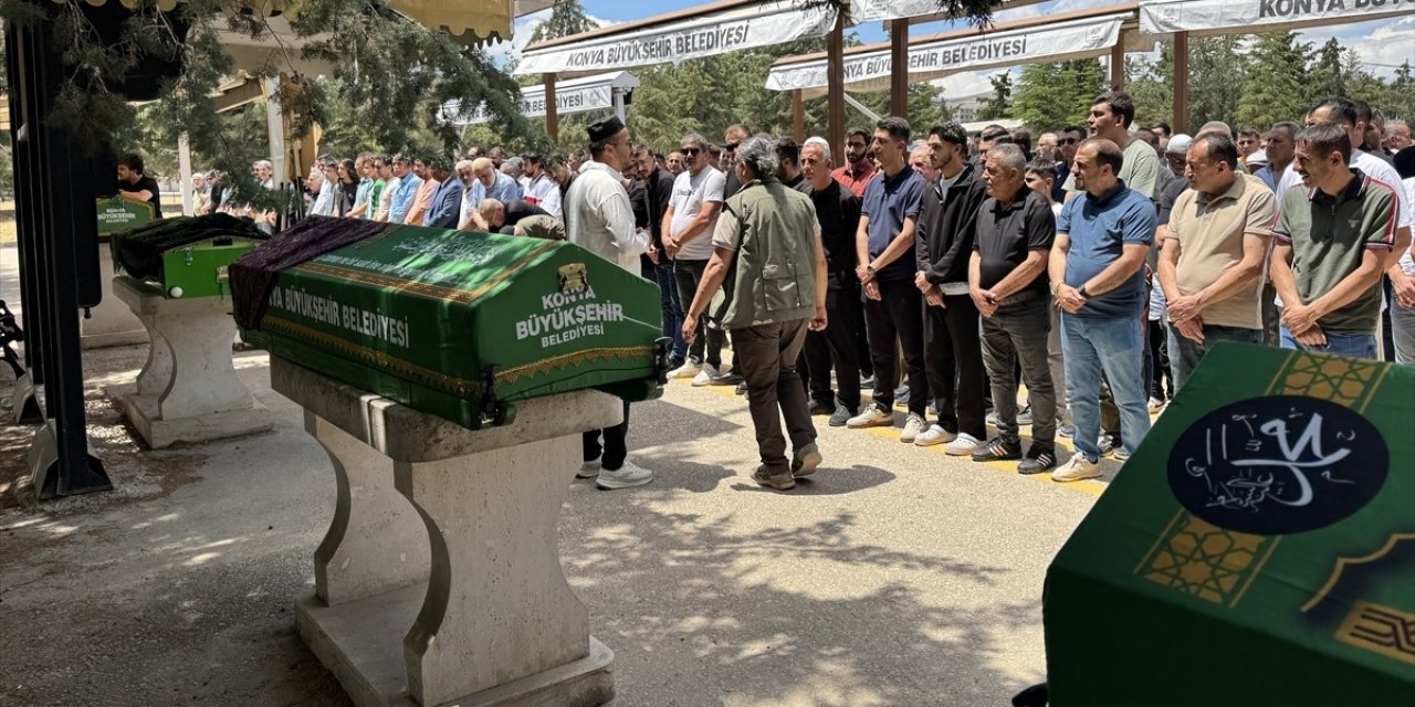 Kazada hayatını kaybeden kadın Konya'da defnedildi