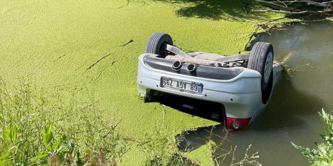 Kanala düşen otomobildeki 2 kişi yaşamını yitirdi