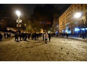 Eylemciler Kiev’in Merkezinde Kontrolü Ele Geçirdi