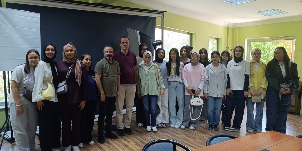 Liseli öğrencilerden Merhaba’ya ziyaret