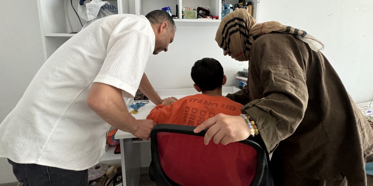 Koruyucu aile, otizmli çocuğu sevgiyle büyütüyor