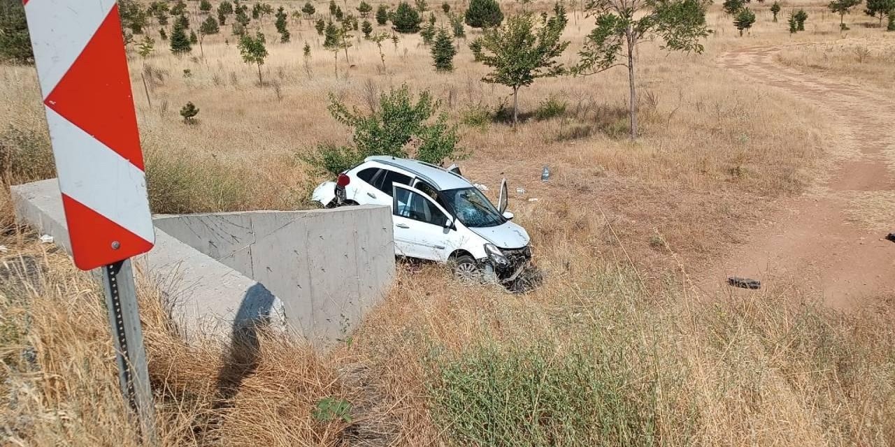 Konya'da otomobil şarampole savruldu!