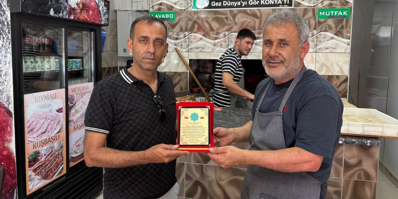 Yunak'ta hayat kurtaran esnafa plaket