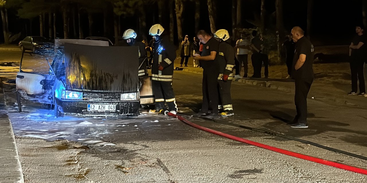 Seydişehir'de park halindeki otomobil yandı