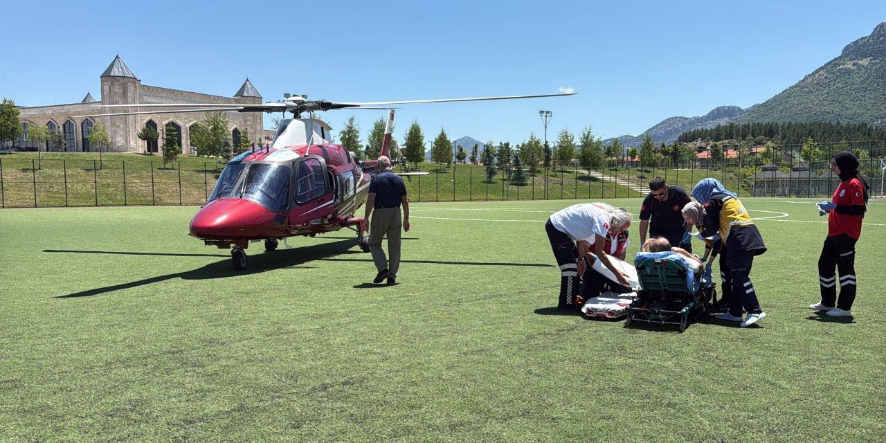 Konya'da hava ambulansı hastaneye yetiştirdi
