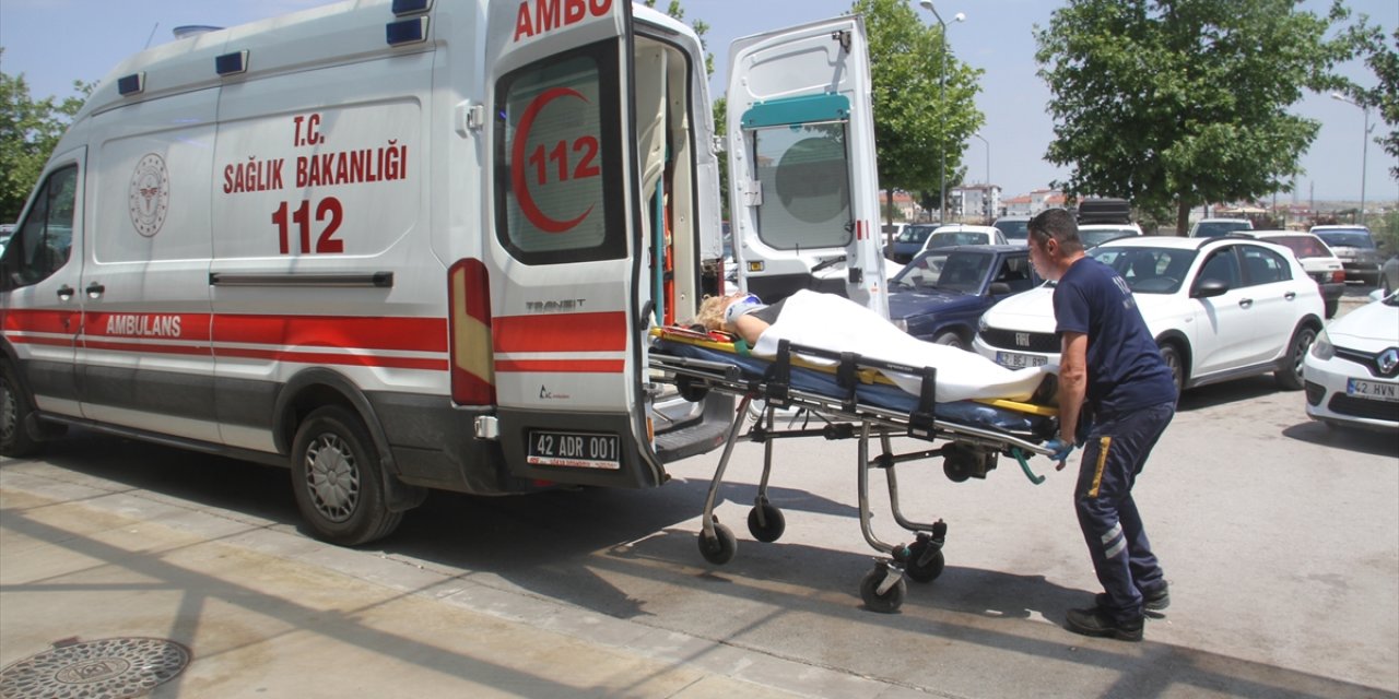 Beyşehir-Konya  yolunda otomobilin şarampole savrulduğu kazada 5 kişi yaralandı