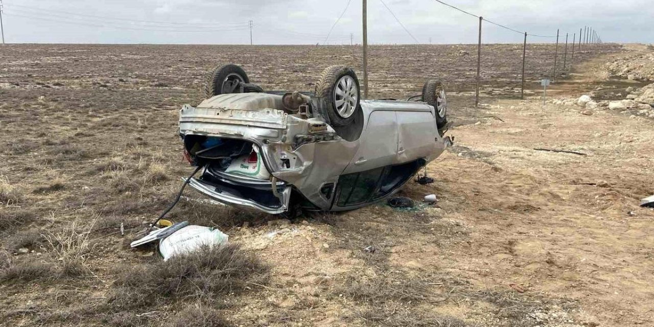 Yoldan çıkan otomobildeki 3 kişi yaralandı
