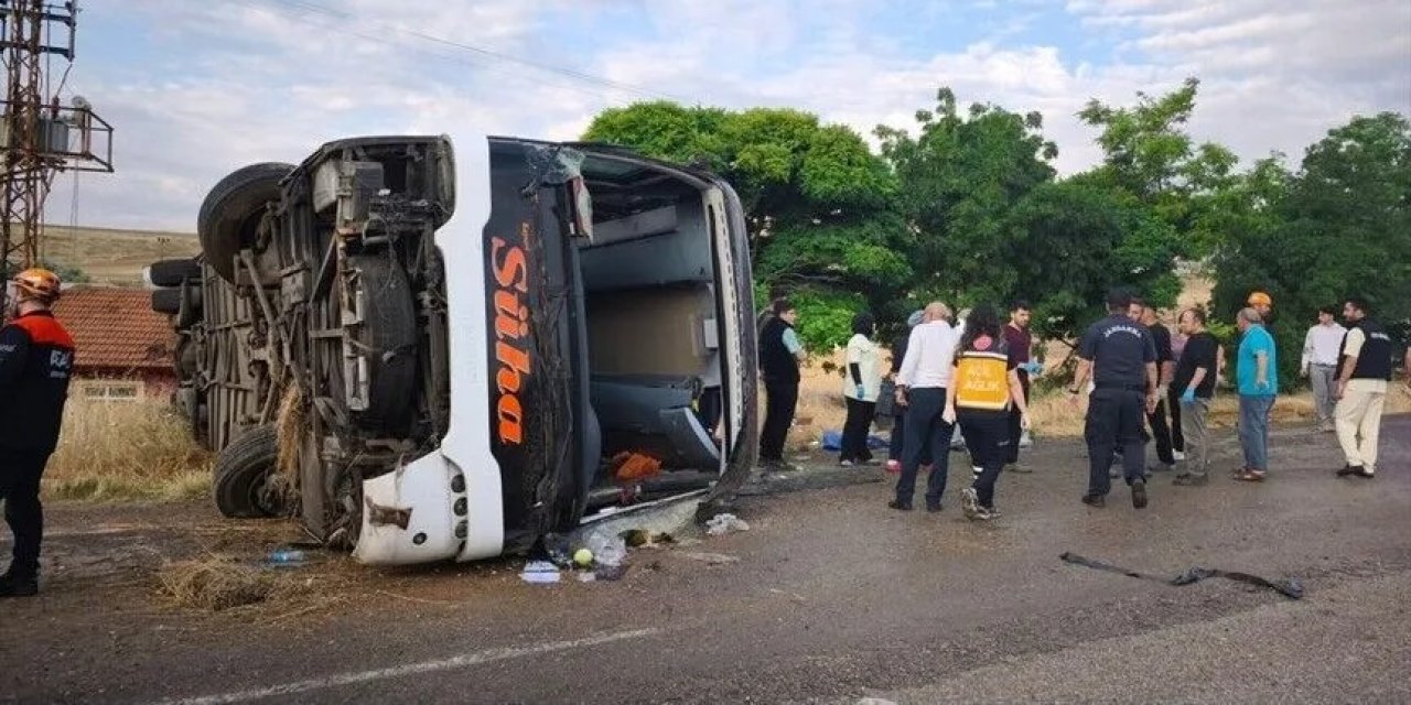 Devrilen yolcu otobüsündeki 1 kişi öldü, 40 kişi yaralandı