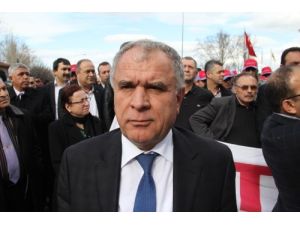 Toplu Sözleşme İmzalanmayınca Uedaş Önünde Eylem Yaptılar