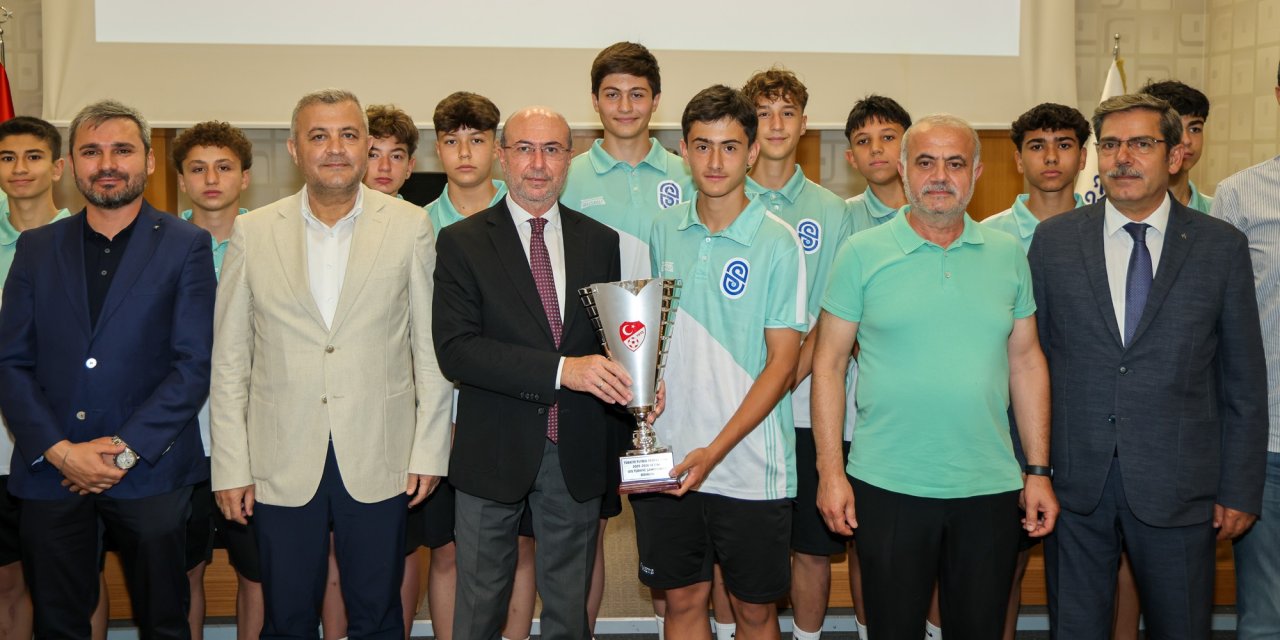 Şampiyon sporcular Pekyatırmacı ile buluştu