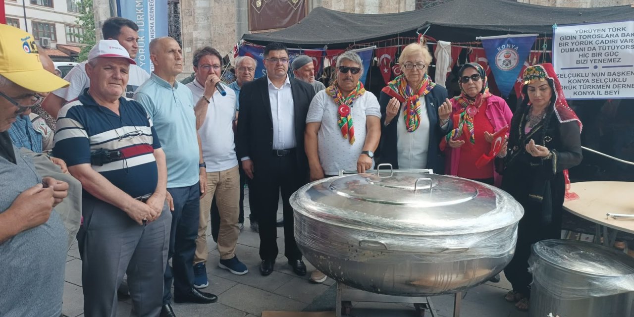 Selçuklu Yörük Türkmen Derneği’nden aşure ikramı