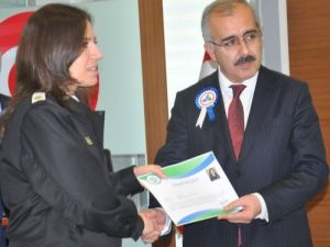 Gümrük Personeline Başarı Belgesi Verildi