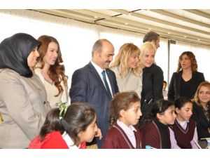 Ünlüler, Tillo'yu Gezdi