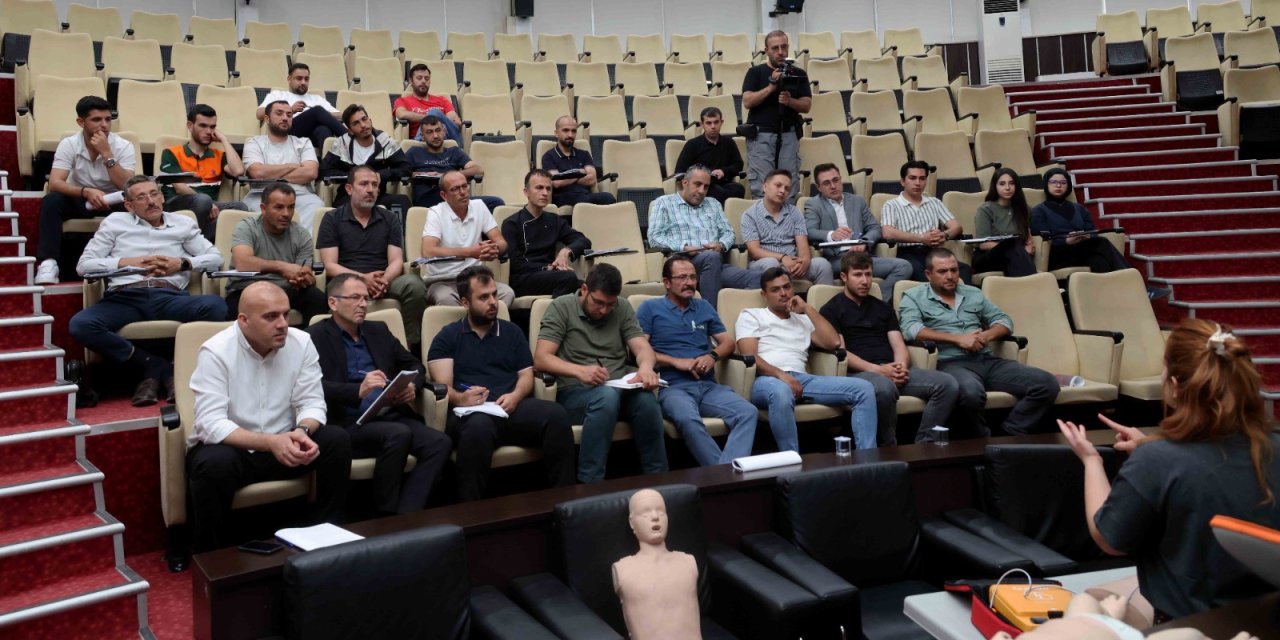 Karatay Belediyesi personeline ilk yardım eğitimi