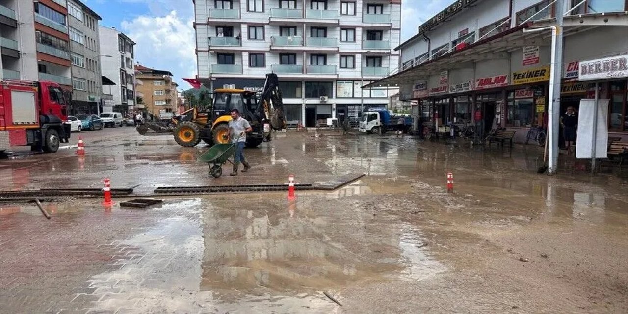 Zemin katlarda yaşayanlar tahliye edildi