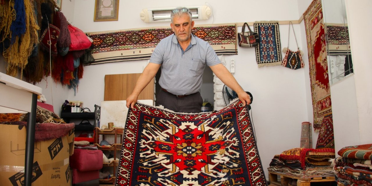 Eski halılara hayat veren Suat usta hatıraları yaşatıyor