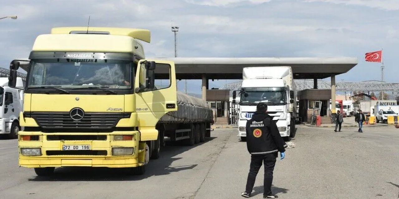Gümrük kapısından günlük tır çıkışı rekoru kırıldı